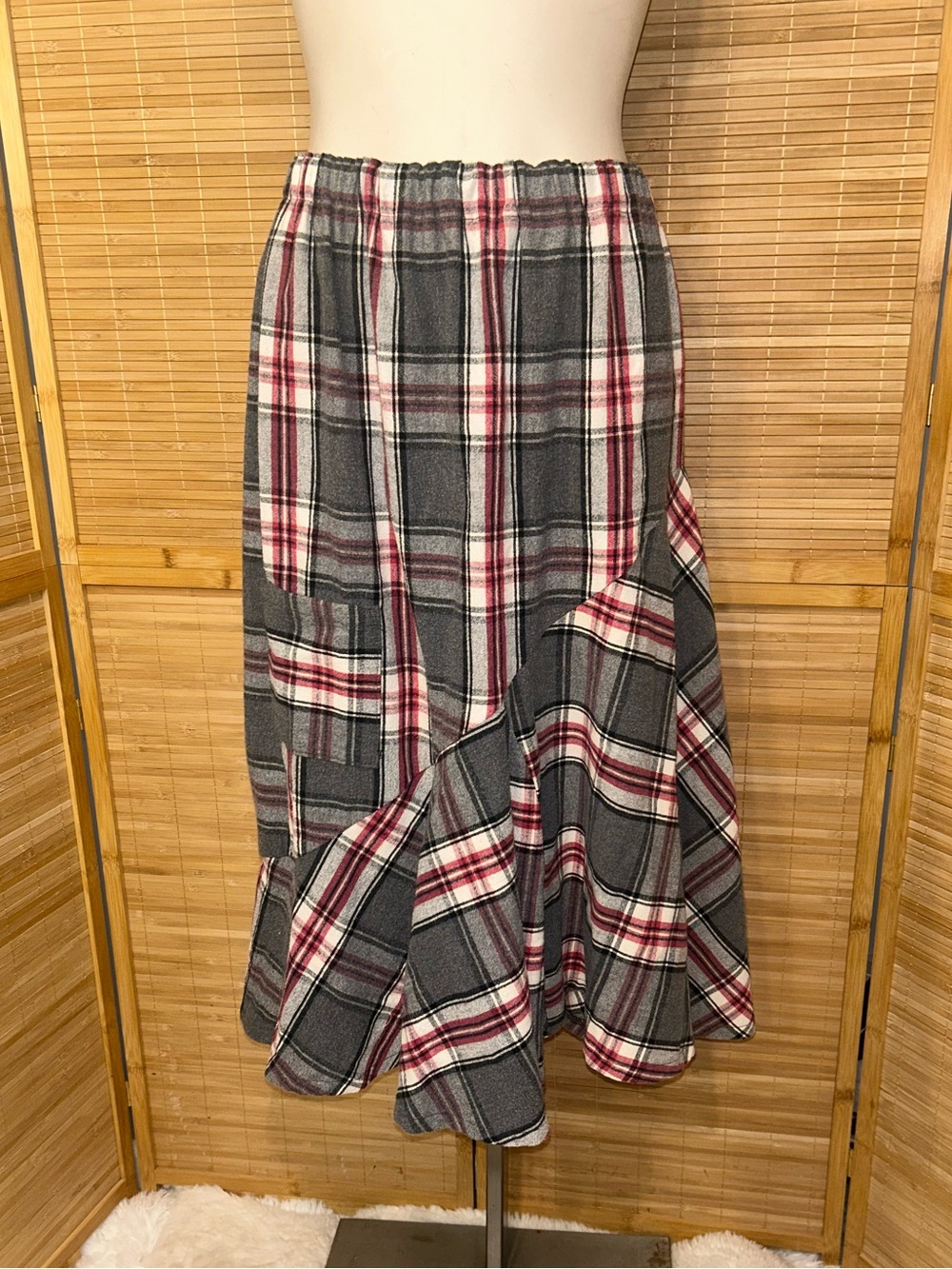 Woman’s asymmetrical ruffle-hem plaid midi skirt pull-on elastic waist M L